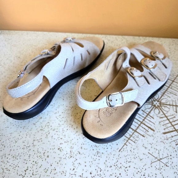 SAS Light Tan Leather Sandals with Buckles - Picture 5 of 12